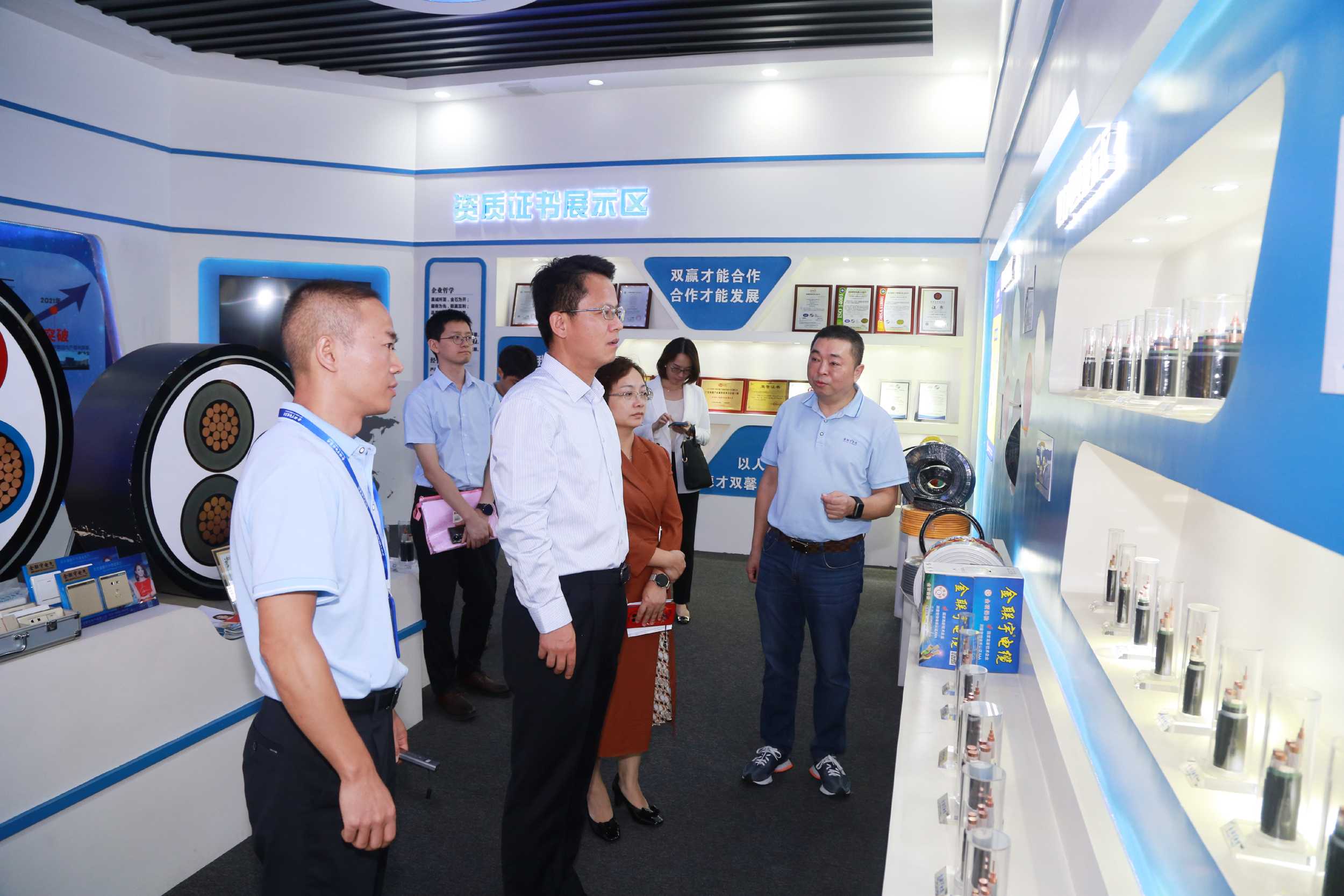 南海區(qū)委副書記、區(qū)長王勇蒞臨金聯(lián)宇公司調(diào)研指導(dǎo)